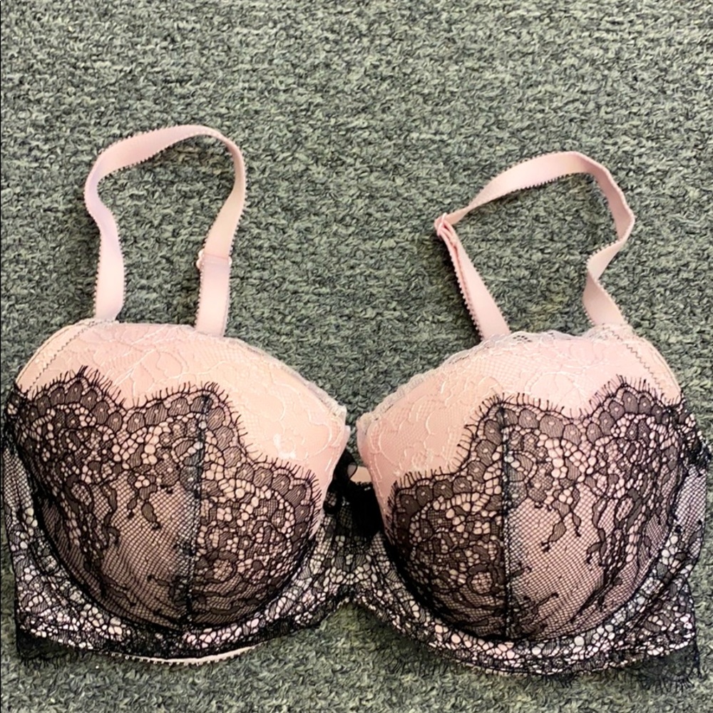 Victoria’s Secret Lined Demi bra-32DD-like new!